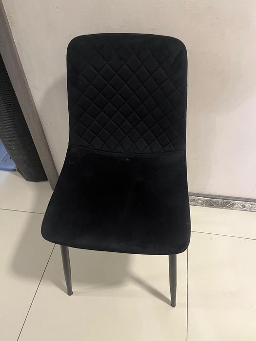 Krzesla czarne lekkie