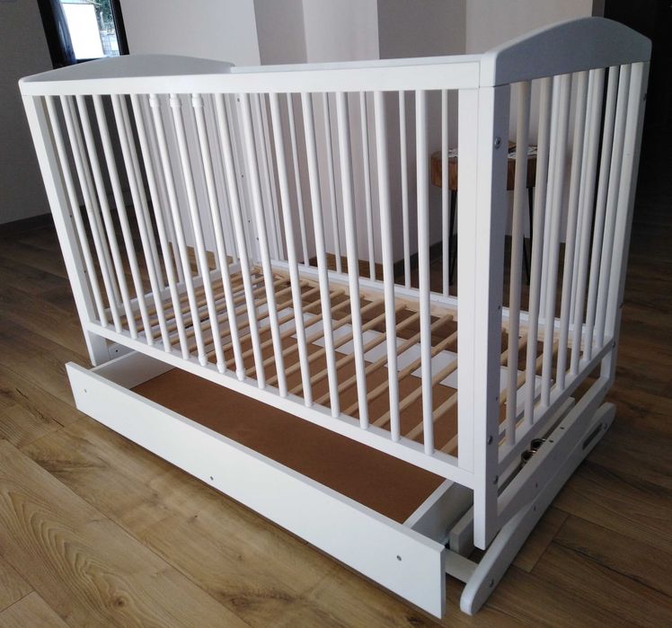 Łóżeczko dziecięce, niemowlęce z funkcją kołyski 120 x 60, jak nowe