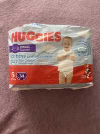 Продам памперсы Huggies