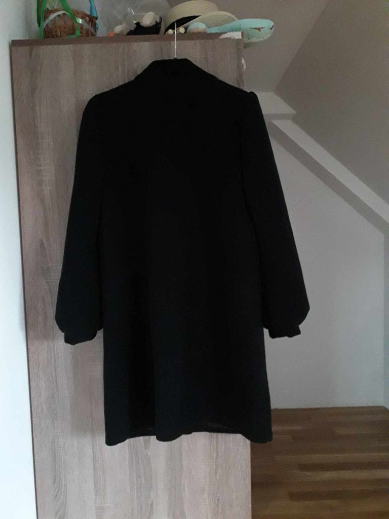 Czarny klasyczny elegancki płaszcz płaszczyk damski M 38  b.young