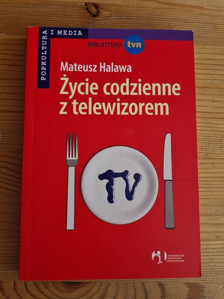 Życie codzienne z telewizorem - Mateusz Halawa
