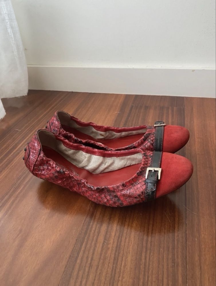 Sabrinas Vermelhas TOD’S em Pele de Cobra