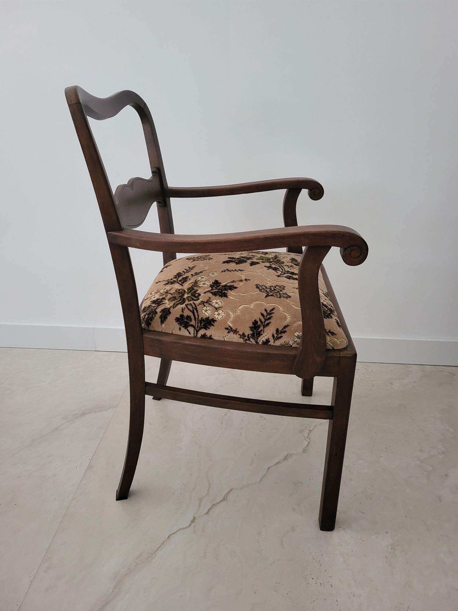 Stylowe krzesło po renowacji