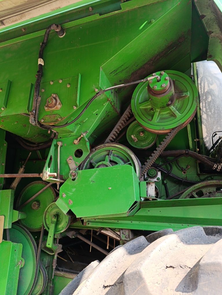 Комбайн John Deere W650 2009