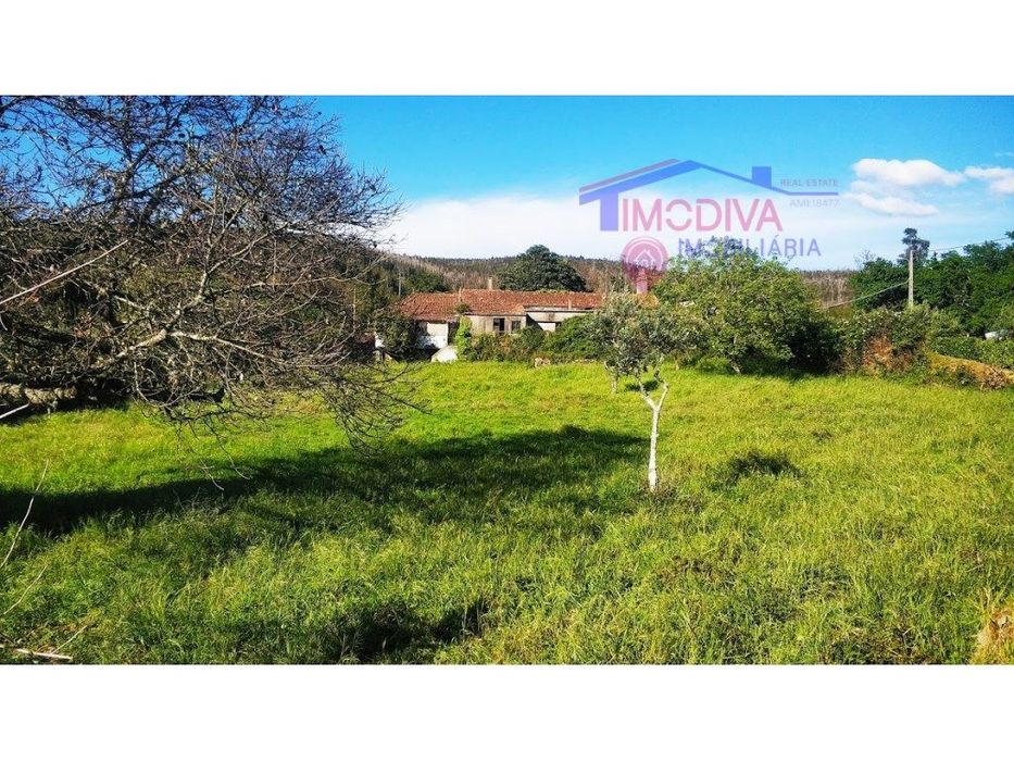 Casa rural com 2 ruinas em pedra e 3000 m2 de terreno com poço