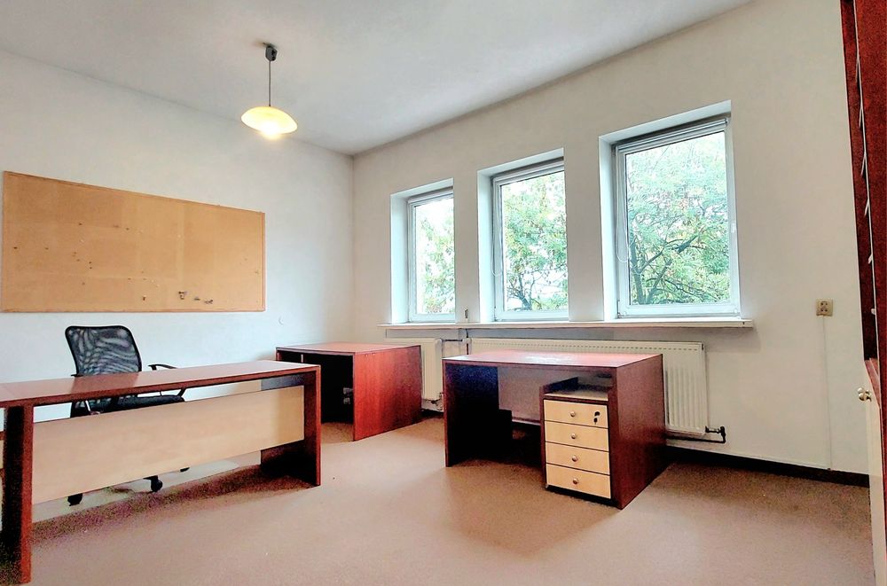 Lokal pod usługi/biuro - parking przed budynkiem, ul. Karosek