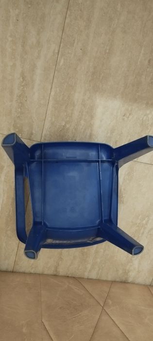 Plastikowe krzesełko dziecięce