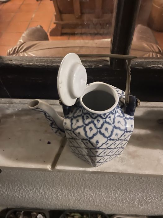 Bule decorativo em louça