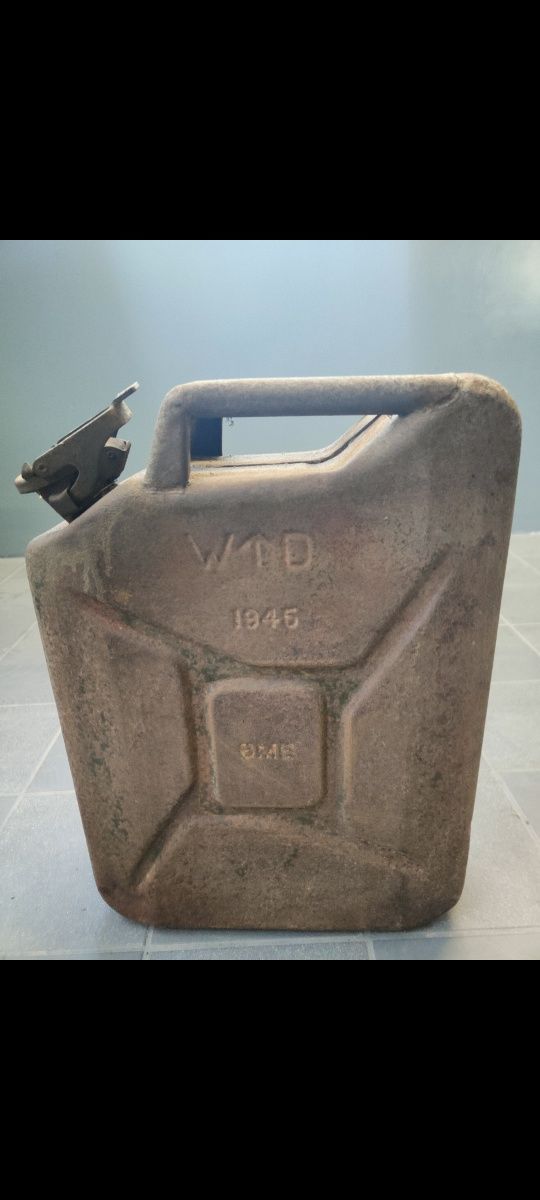 Kanistry 20 L z okresu WW2