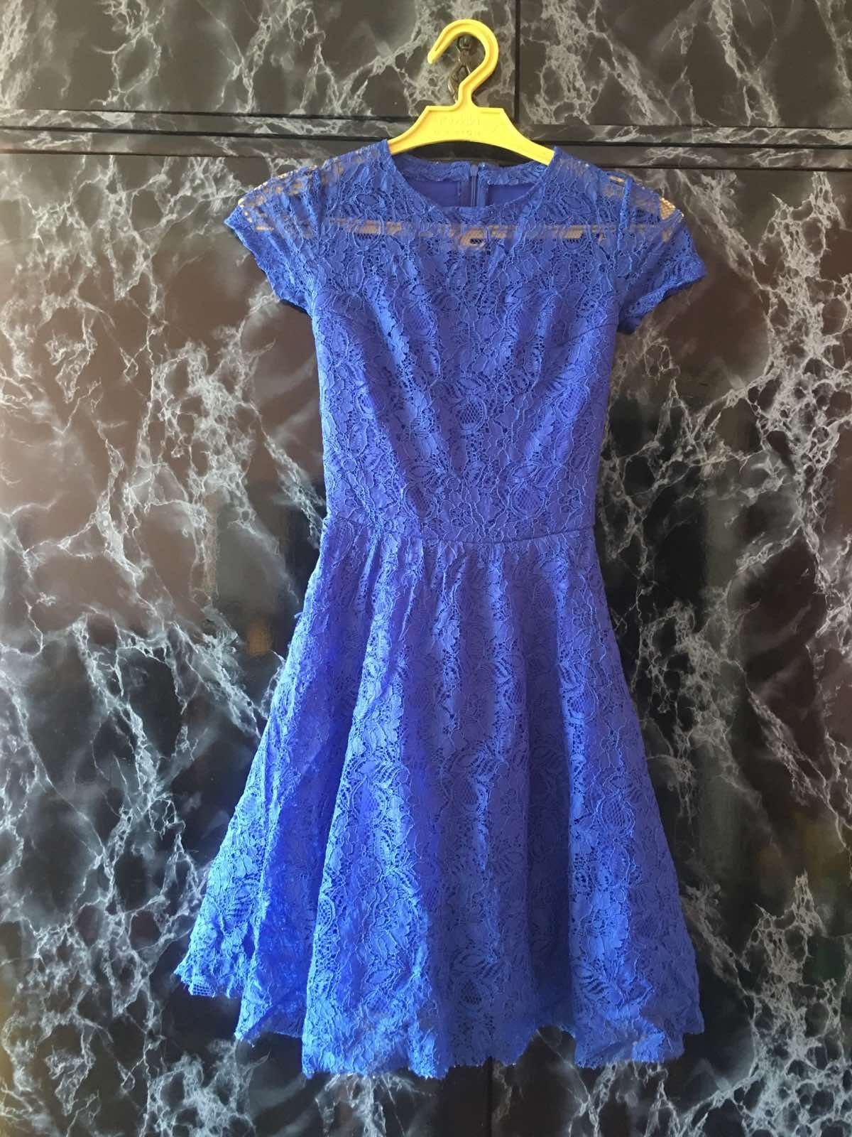 Випускна сукня з гіпюра, синього кольору