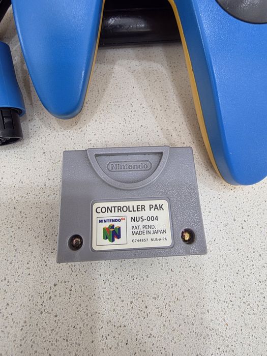 Comando Nintendo 64 edição especial pikachu  pokémon  (como novo)