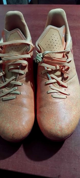 Buty sportowe piłkarskie korki