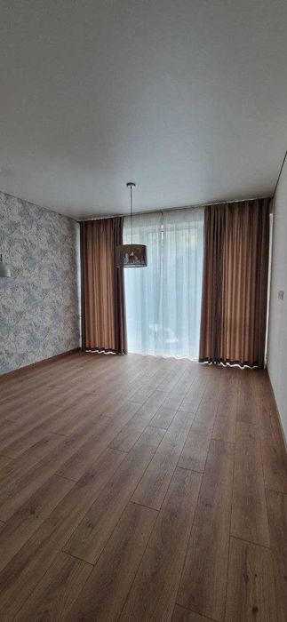 Продам квартиру у  ЖК "Вертикаль" з частковим ремонтом