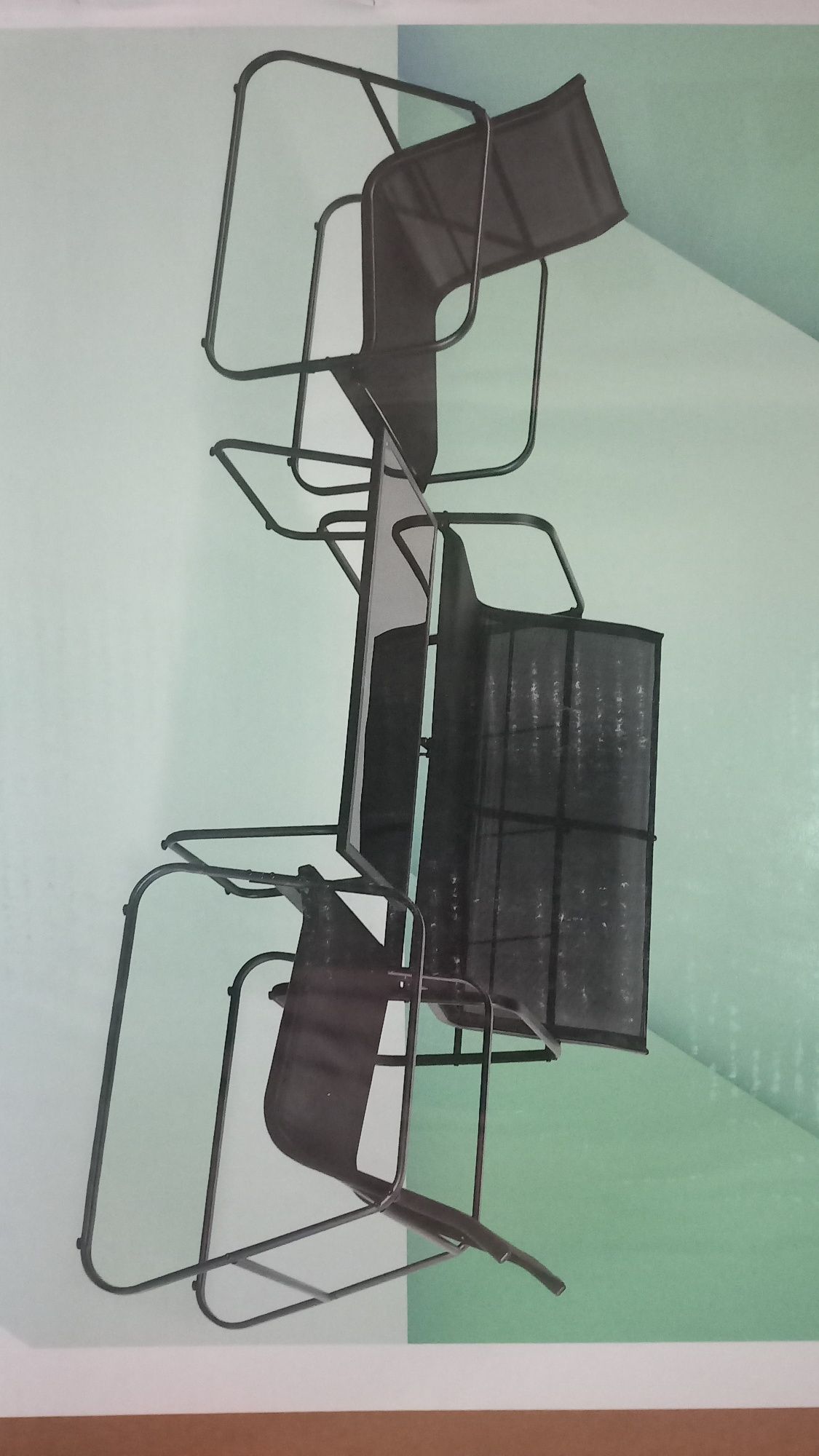 Vendo conjunto de cadeiras e mesa para jardins