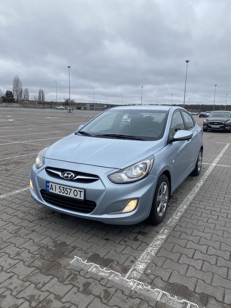 Hyundai accent 2011