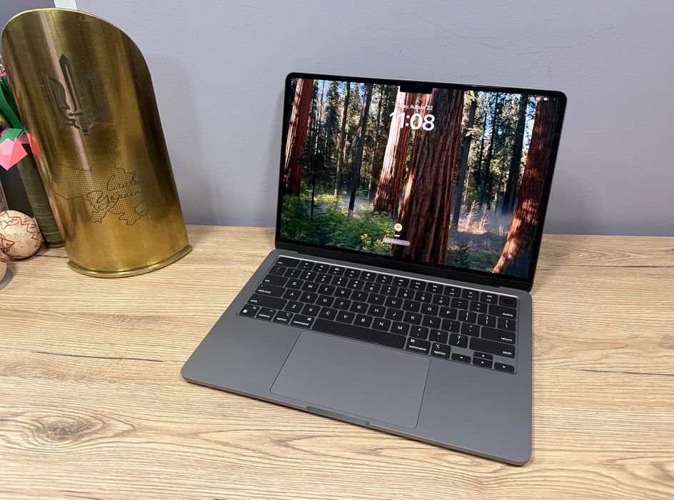 MacBook AIR 13 M2/8 CPU/ 8 GPU/8 Ram/ 256 Space Gray