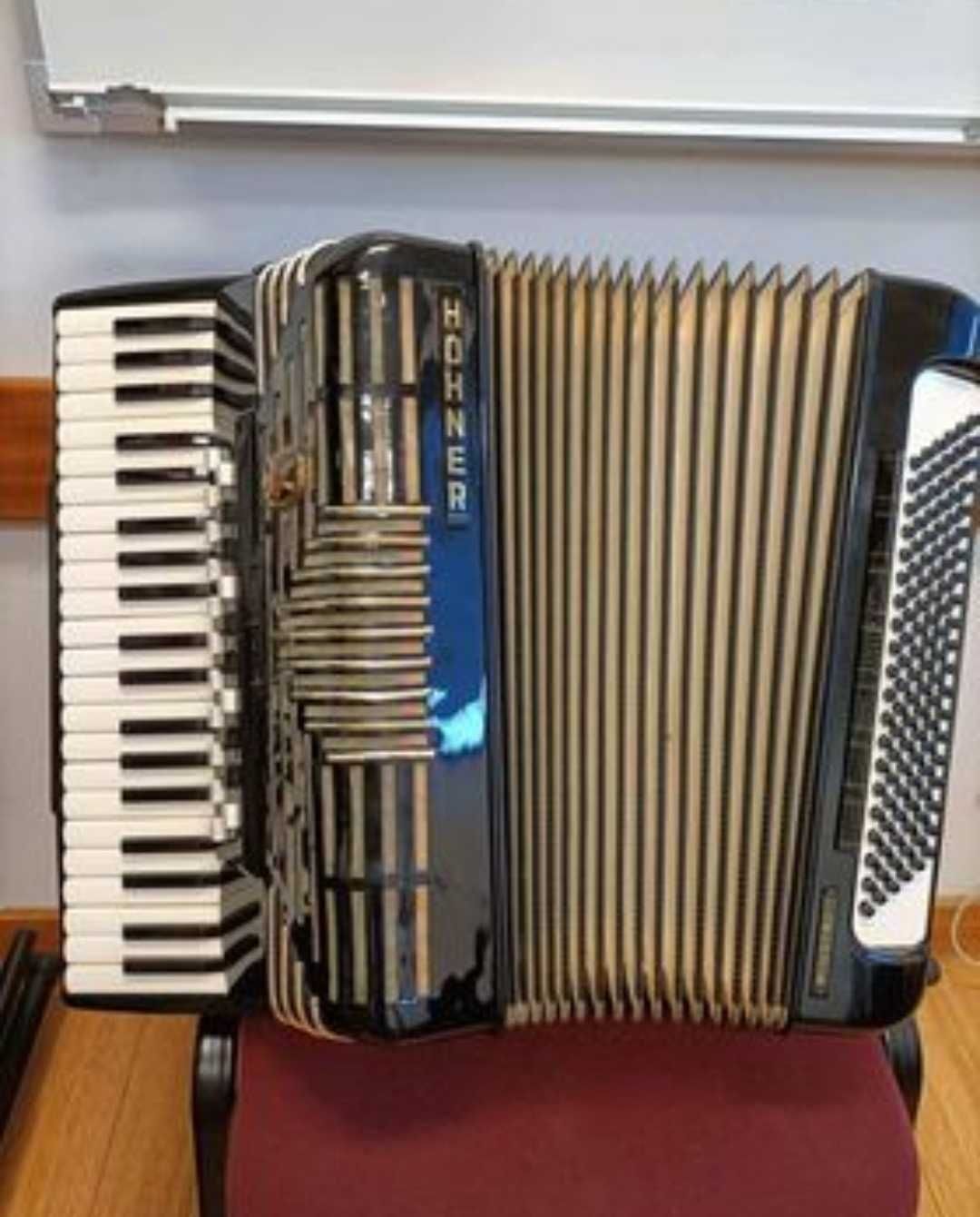 Hohner Imperator Vs
120 baixos
5a Voz