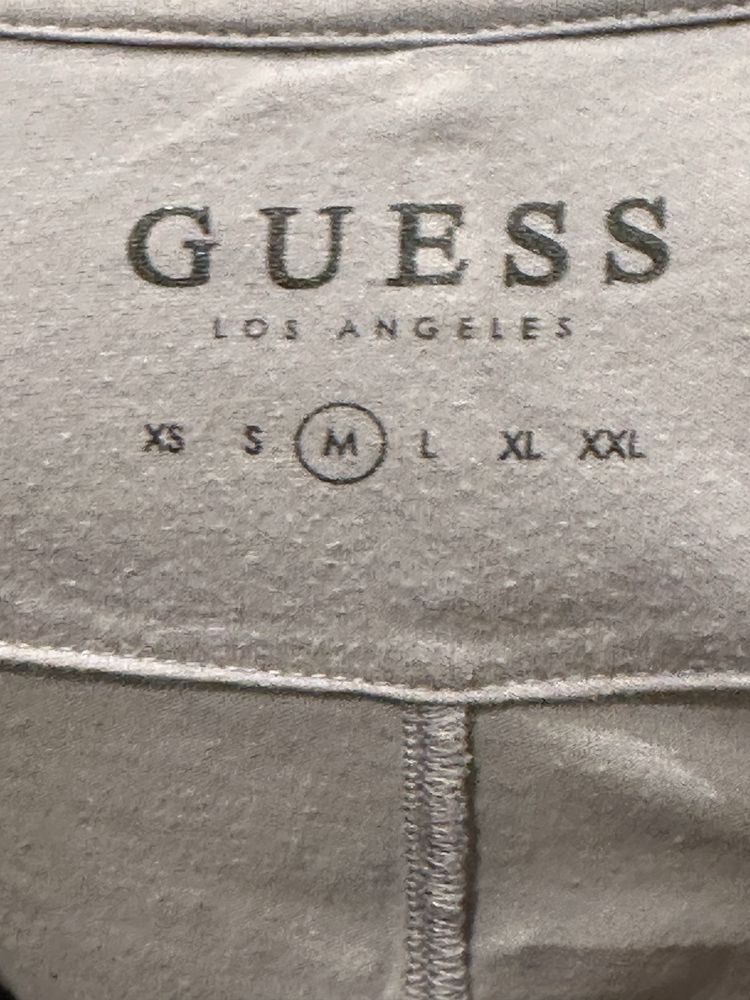 Guess koszulka szara z nadrukiem z krótkim rękawem