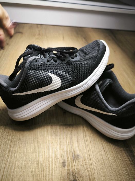 Nike Revolution 3