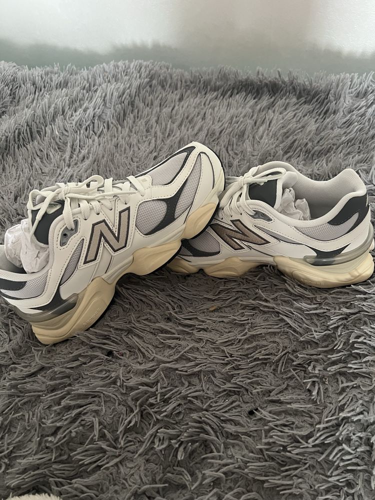 Оригінальні кросівки  N&B