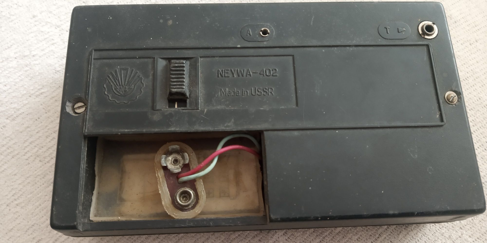 Radio NEYWA 402, radyjko, starsze PRL, zabytek