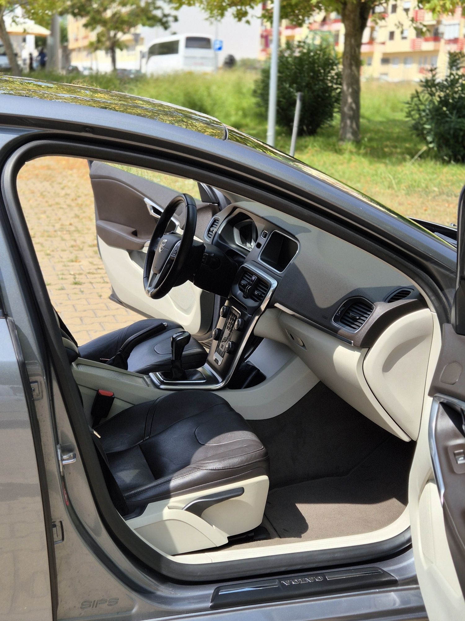 Volvo V40 2.0 R-Design