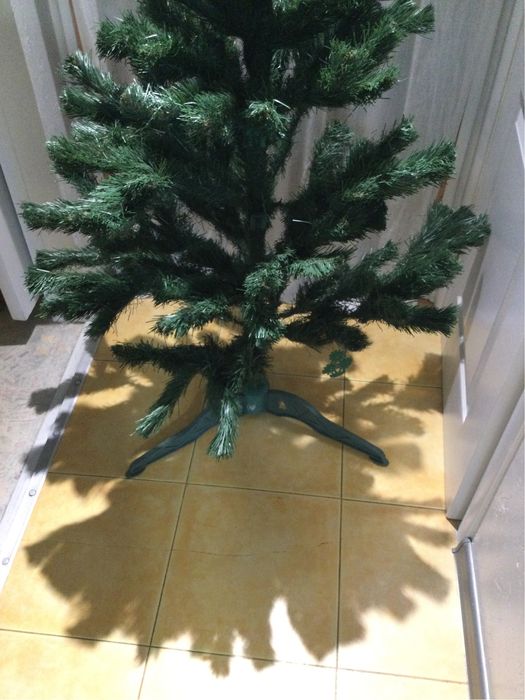 Продам искусственную елку.