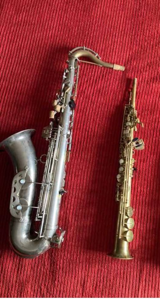 Saxofones vários