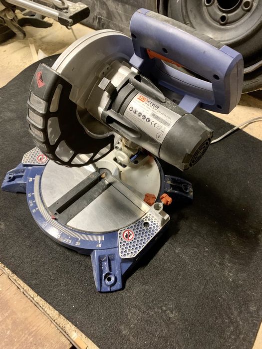 Торцувальна пила Dexter