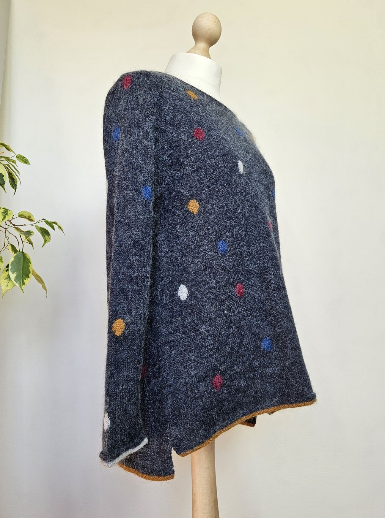 White Stuff sweter z długim rękawem w kropki 30% alpaka na codzień