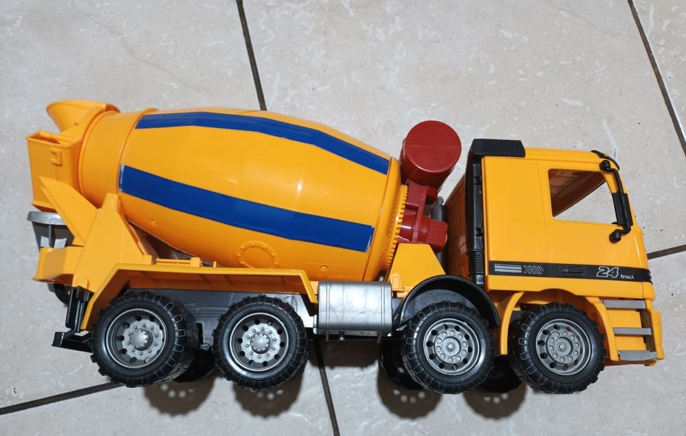 Auto betoniarka budowlana 39 cm