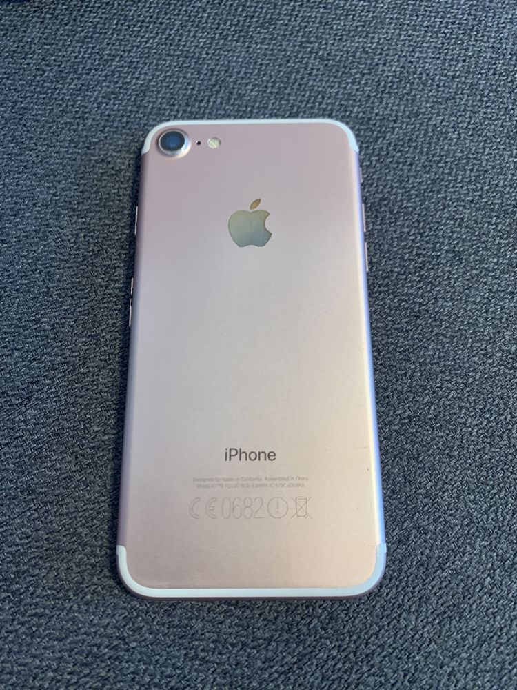 iPhone 7 różowy uszkodzona szybka