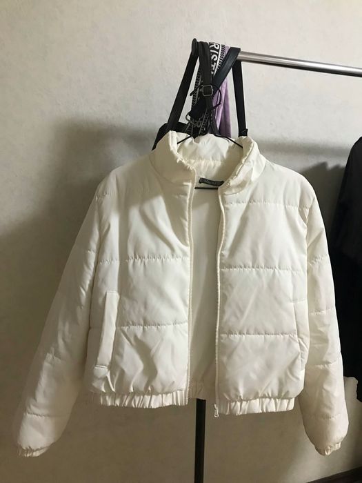 белая куртка