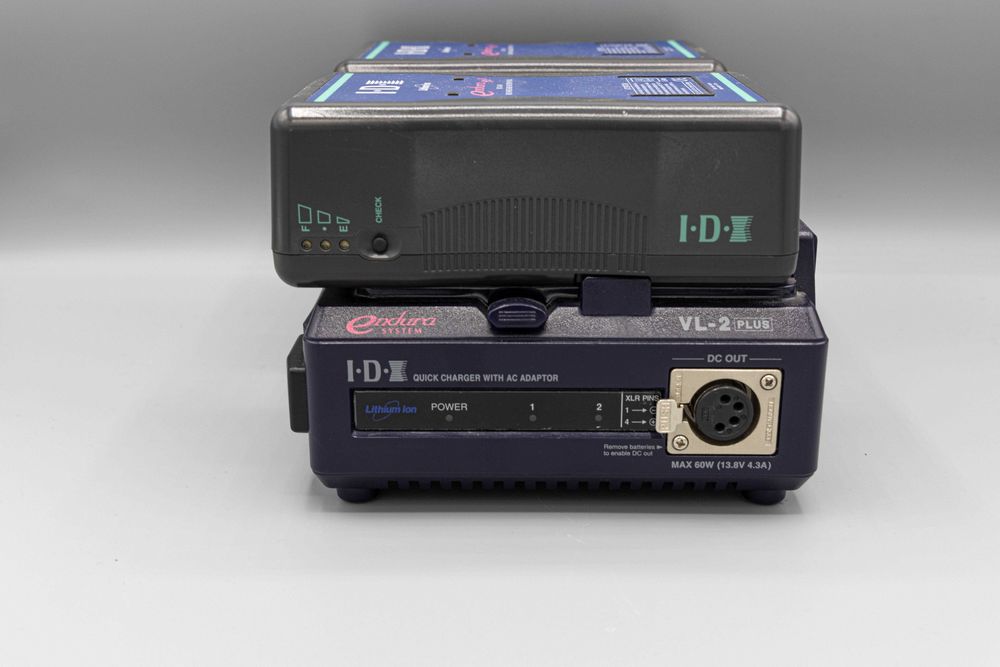 2 baterias IDX E7S + Carregador Duplo