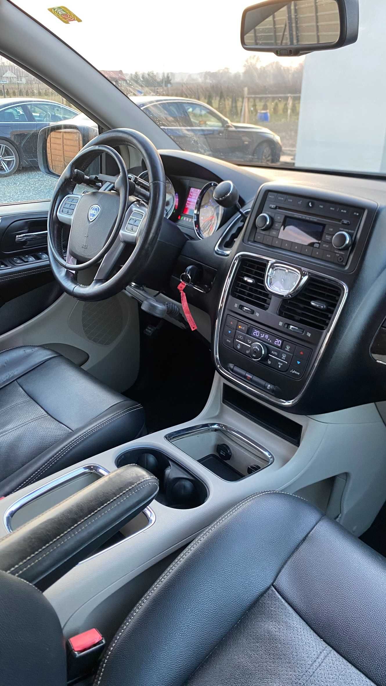 Lancia Voyager 2.8 CRD | 7 osób | dla osób z niepełnosprawnością |