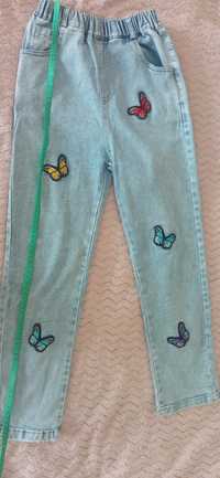 Spodnie jeansowe w motylki