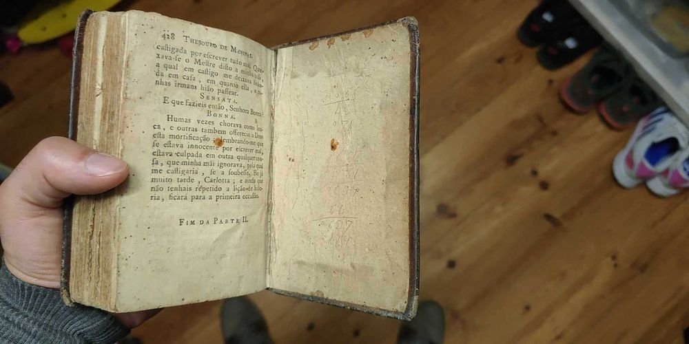 Livro | Tesouro de Meninas ou Diálogos entre uma Sábia Aia | 1797