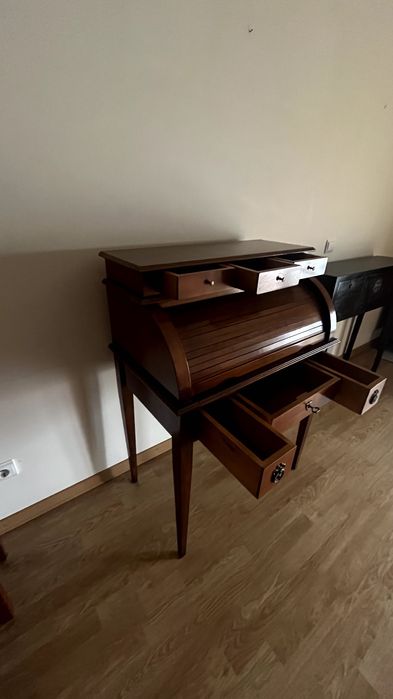 Escrivaninha em madeira