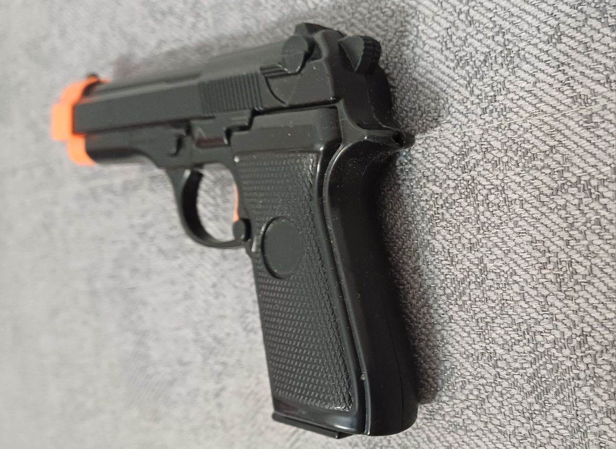 Pistolet zabawkowy czarny rewolwer strój przebranie policjant żołnierz