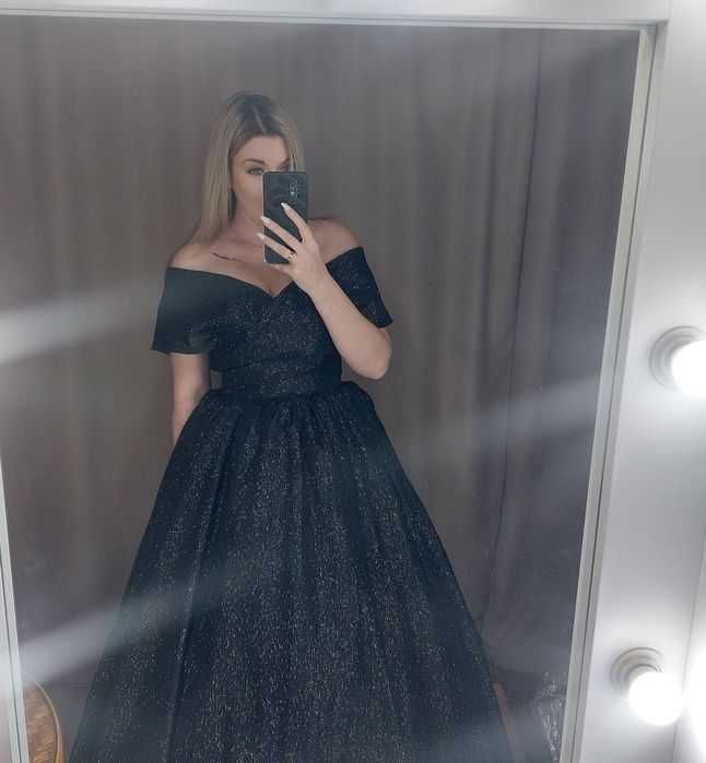 Випускні плаття.