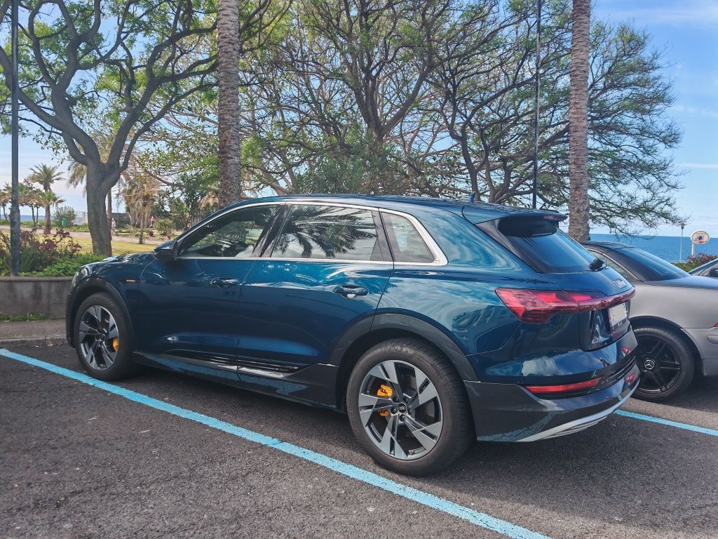 Como novo Audi E-TRON 55 Q8 Premium S Line 2021  Keyless Entry