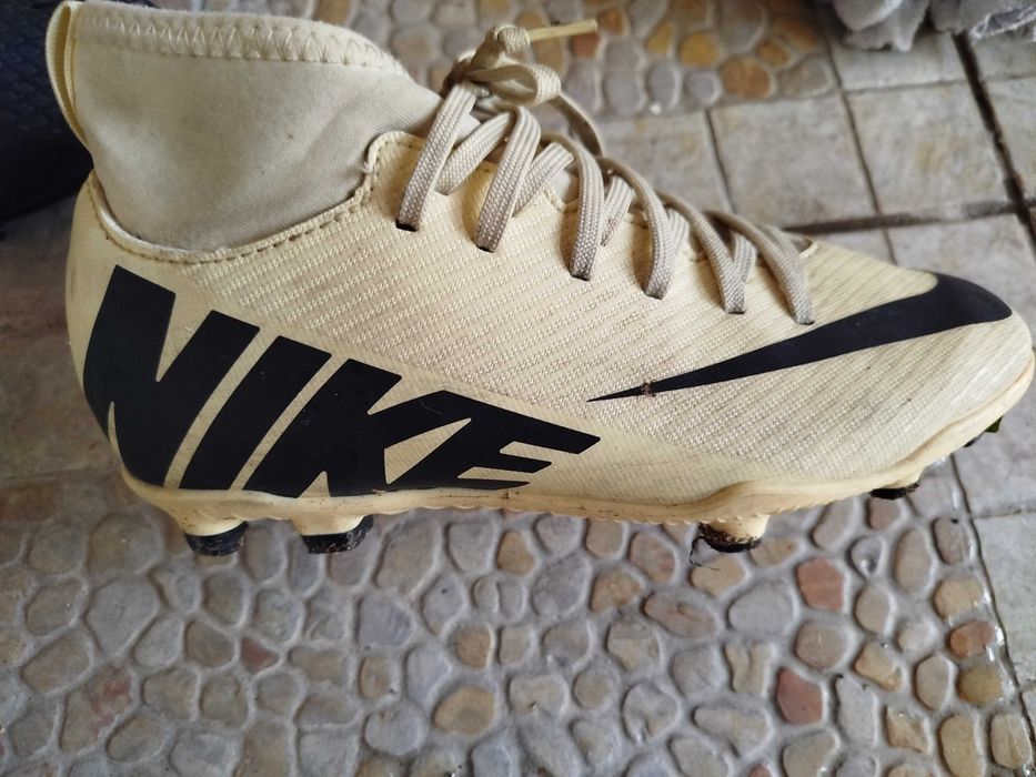 Chuteiras menino tam.32 e tamanho.33