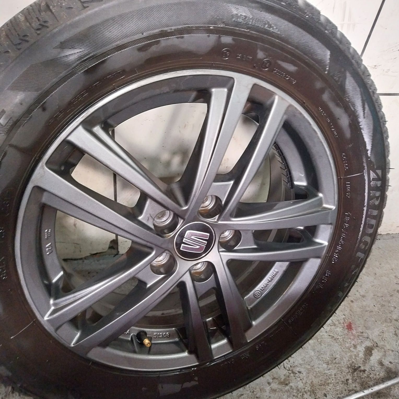 Całe Koła Zimowe Seat R15 5x100 5.5J ET 40