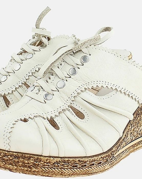 Шкіряні шльопки бежеві