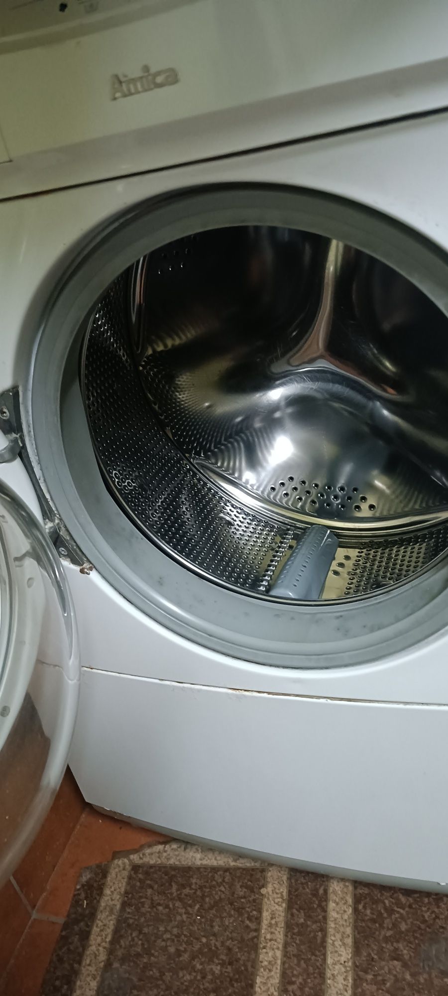 Sprzedam uszkodzoną pralkę Amica na części