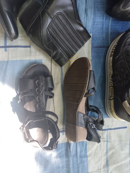 Взуття жіноче 36 розмір всі пари