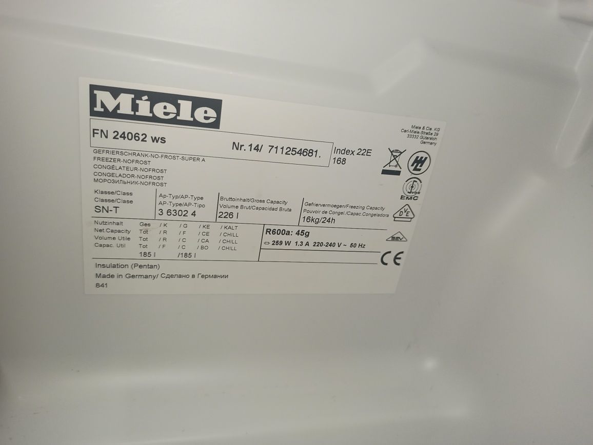 Морозильна камера Miele FN24062WS вертикальна