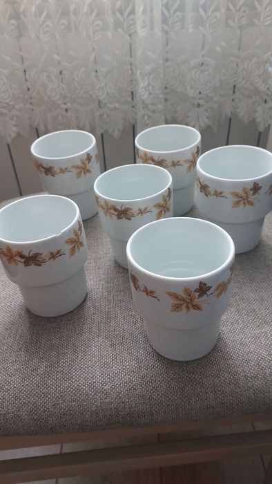 6 kubków białych z liśćmi lubiana prl vintage retro