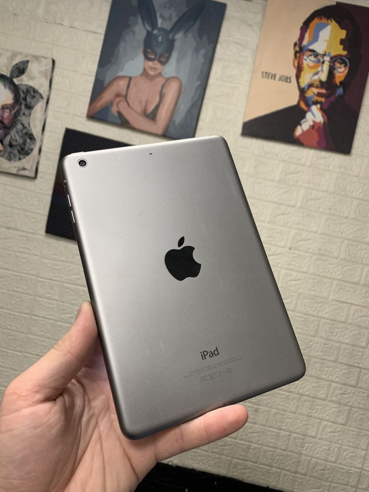 Продам планшет айпад apple iPad mini 2 32Gb скол на экране не заряж.