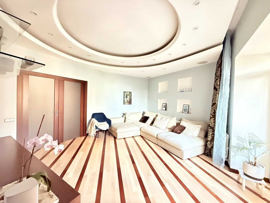 Чорновола 25, тиха, простора, затишна 2к, висота стелі 3м.